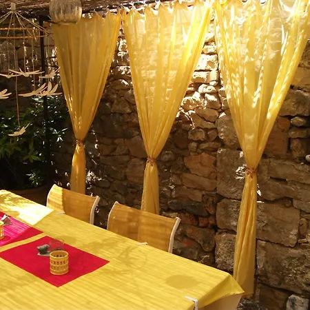 Alojamento de Acomodação e Pequeno-almoço Chez Julia Puycelci